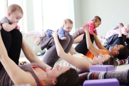 yoga_postparto_bebe Gimnasia postparto con bebes